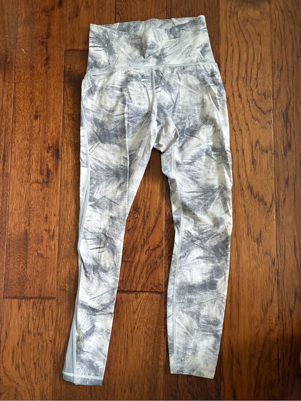Lulu Lemon Gray Print Leggings